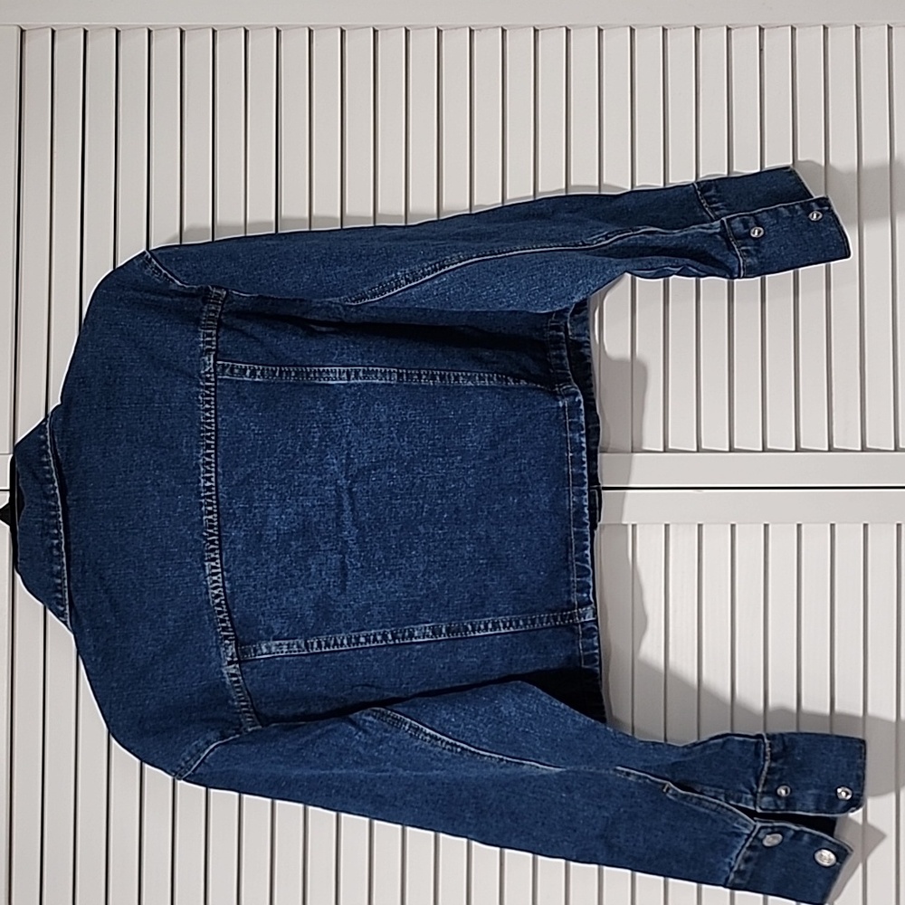 YPCT Women's Cropped Denim Blue Jean Jacket with Snap Front. XL - Picture 5 of 16